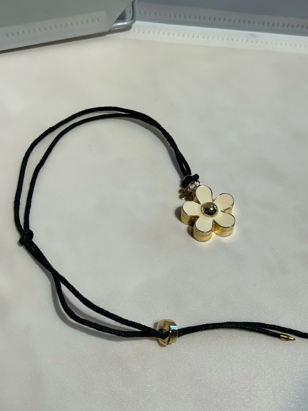 Marc Jacobs Daisy Solid Fragrance Necklace